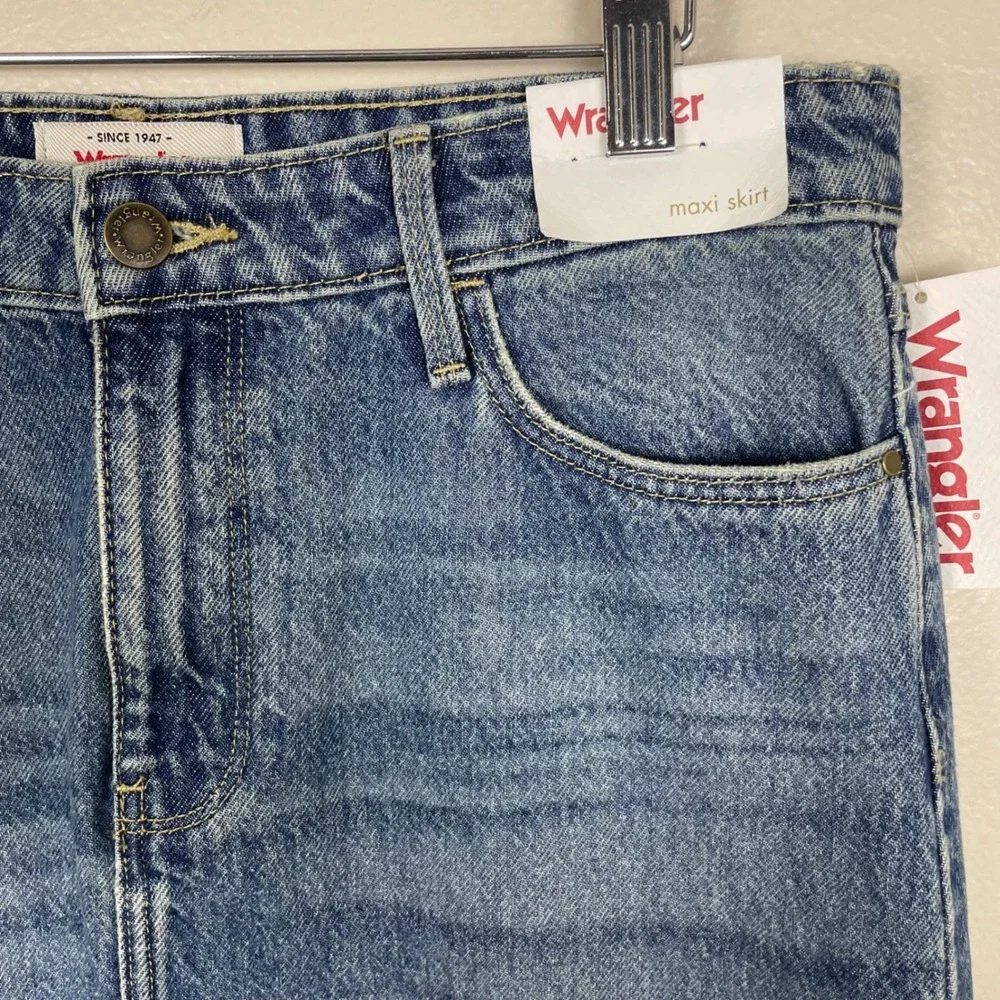 Wrangler Women's 31 Denim Maxi Skirt Blue Raw Hem‎ Front Slit Medium Wash